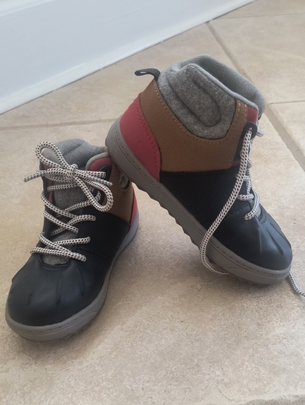 Oshkosh Like New Kids Waterproof High-Top Duck Boots in Navy, Tan & Red